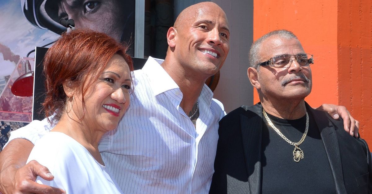 Dwayne Johnson erklärt, woran sein Vater starb - klatsch ...