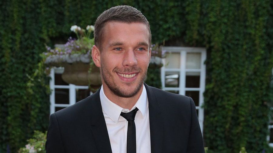 Lukas Podolski: Seltener Schnappschuss mit seiner kleinen ...