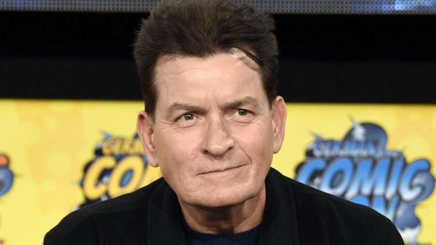 Charlie Sheen ist seit einem Jahr rauchfrei