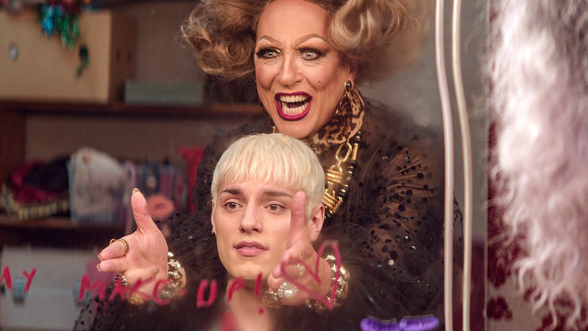 Preview "Everyone is talking about jamie": How do I become a drag queen?