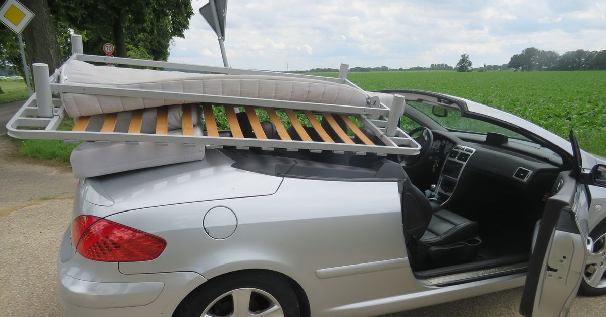 Cabrio-Fahrer mit ungesichertem Bett und 70km/h unterwegs ...