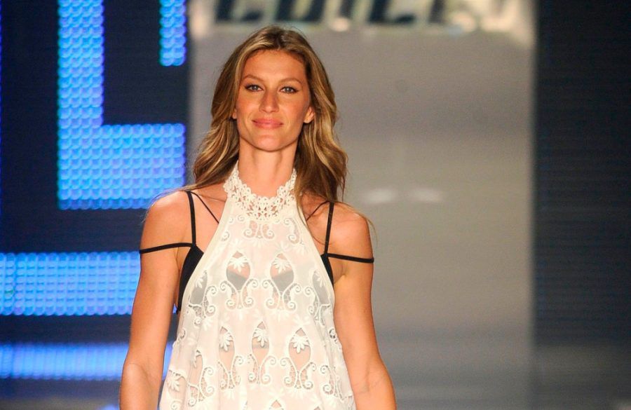 Gisele Bundchen - Runway  - Sao Paulo - April - 2015 -Phtoshot BangShowbiz