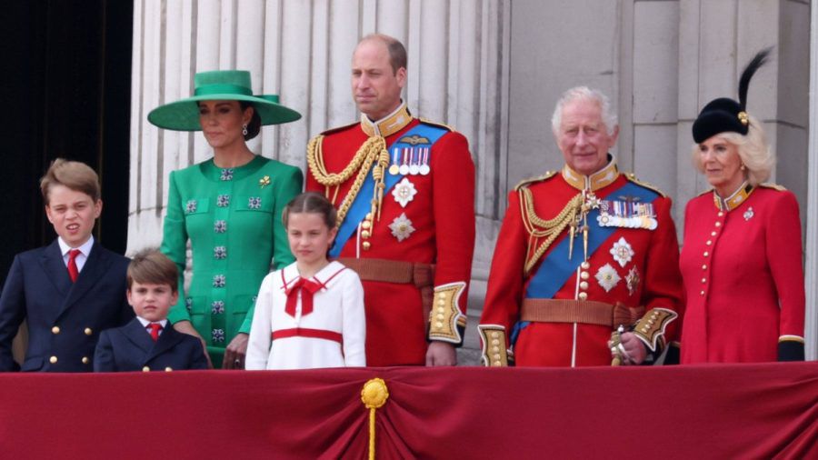 Wer eine Weihnachtskarte von den Royals bekommen möchte, kann dem britischen Königshaus einen Brief mit Weihnachtswünschen schreiben. Die Mitarbeitenden der Familie versuchen offenbar, auf möglichst viele Briefe zu antworten. (juw/spot)