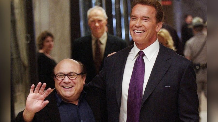 Arnold Schwarzenegger (r.) und Danny DeVito eint eine langjährige Freundschaft. (stk/spot)