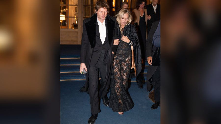 Kate Moss und ihr langjähriger Partner Nikolai von Bismarck in Paris. (juw/spot)