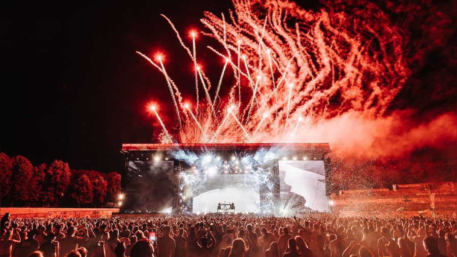 Livemusik und Feuerwerk gehörten auf dem Lollapalooza Berlin 2023 fest zusammen. (juw/spot)