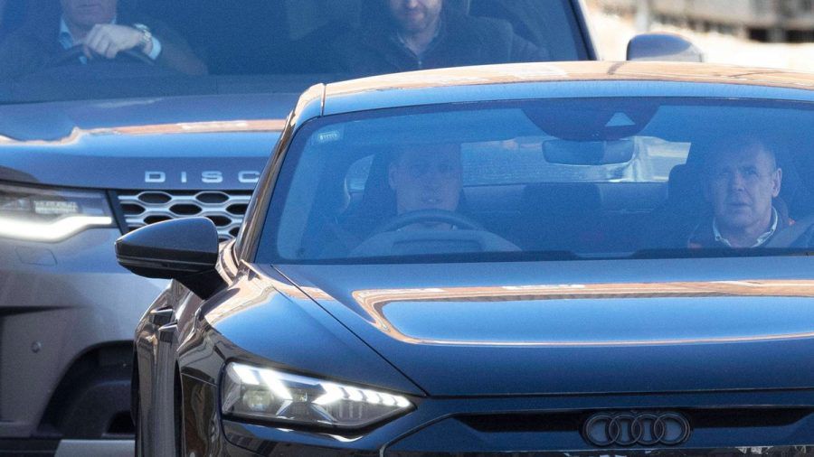 Prinz William auf dem Heimweg vom Krankenhaus - der Royal sitzt selbst am Steuer. (ncz/spot)