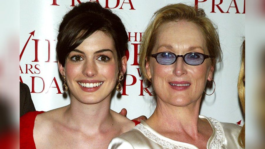 Anne Hathaway und Meryl Streep im Jahr 2006 bei der Filmpremiere von "Der Teufel trägt Prada" in New York. (the/spot)