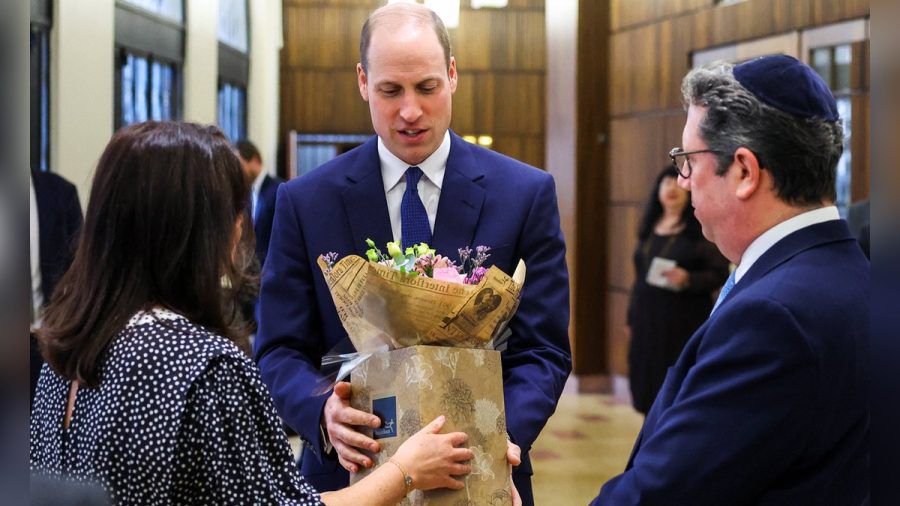 Prinz William hat am Donnerstag eine Synagoge besucht - dabei erhielt er ein Geschenk für Ehefrau Kate. (ncz/spot)