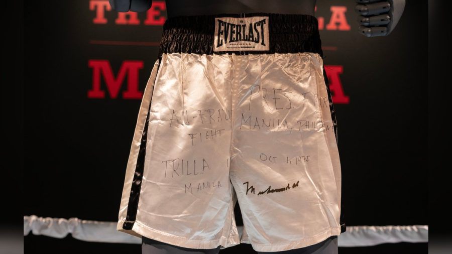 Die weiße Boxhose aus Muhammad Alis legendärem Boxkampf "Thrilla in Manila". (ym/spot)
