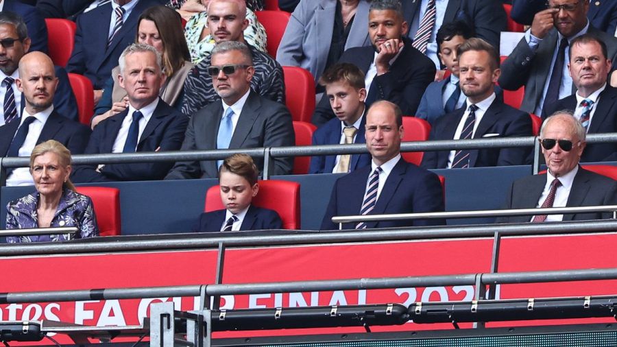 Prinz George wirkte beim FA-Cup-Finale neben seinem Vater etwas gelangweilt. (ncz/spot)