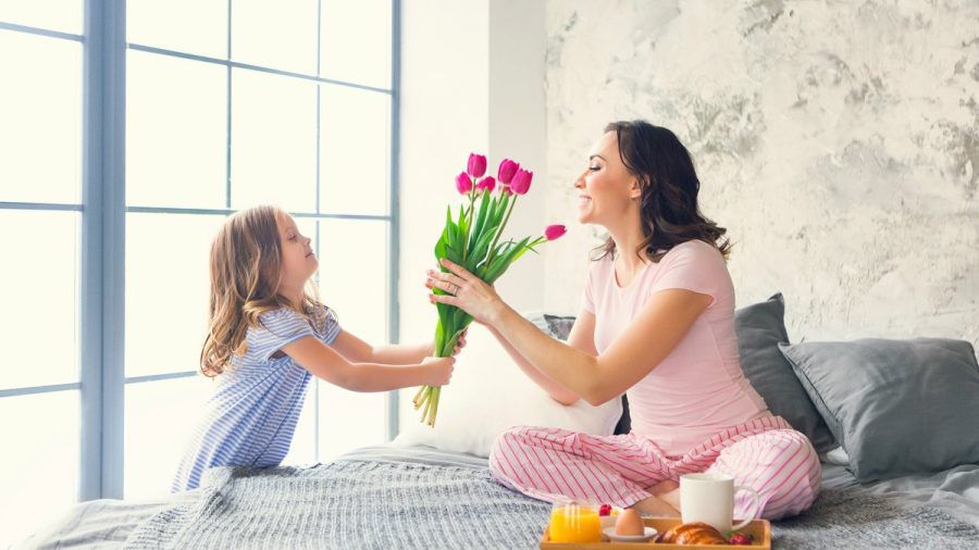 Viele Kinder schenken ihren Müttern einen Blumenstrauß zum Muttertag. (ncz/eee/spot)