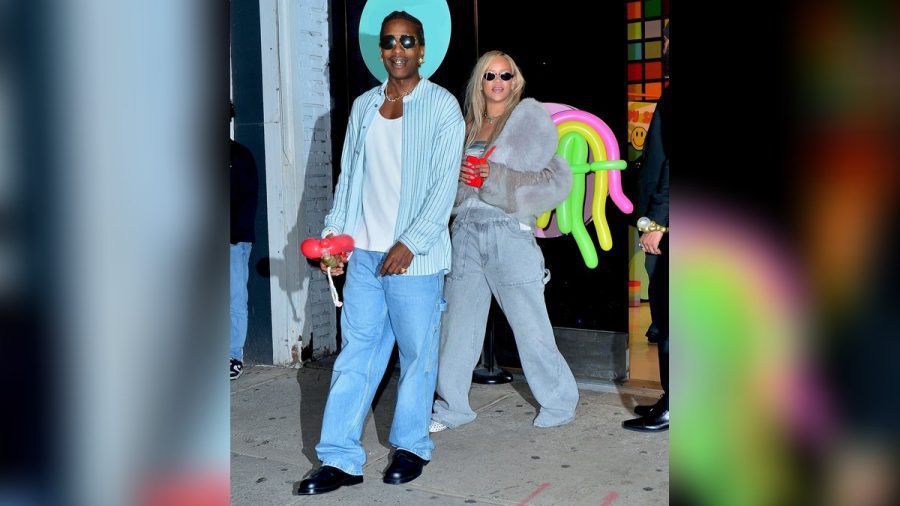 Er im lässigen Jeanslook, sie in grauer Kombi mit Flauchjacke: A$AP Rocky und Rihanna feierten in New York den Geburtstag ihres ältesten Sohnes. (ae/spot)