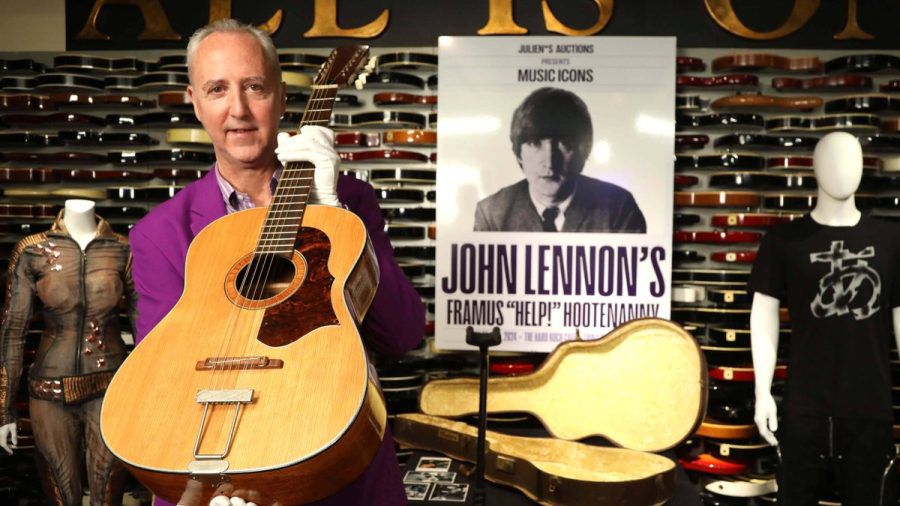 Fast drei Millionen Dollar hat ein unbekannter Käufer für eine Gitarre von John Lennon ausgegeben. (hub/spot)