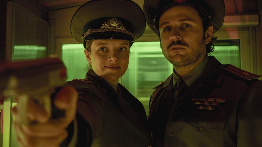Jella Haase und Dimitrij Schaad spielen die Hauptrollen in der Netflix-Serie "Kleo". (lau/spot)