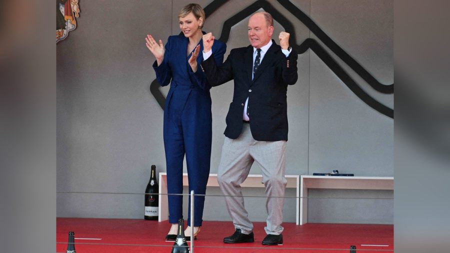 Das monegassische Fürstenpaar fieberte beim Formel-1-Rennen in Monte-Carlo kräftig mit. Charlène zog auch wegen ihres blauen Jumpsuits die Blicke auf sich. (ae/spot)