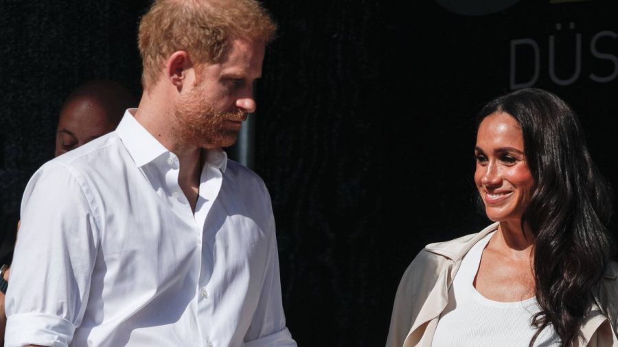 Prinz Harry und Herzogin Meghan stehen auch nach ihrem Rücktritt als hochrangige Royals im Rampenlicht. Ihre Kinder wachsen abseits des Medienrummels auf. (hub/spot)