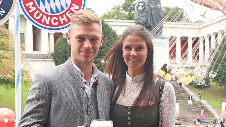 Joshua und Lina Kimmich (hier beim Oktoberfest in München) sind seit 2022 verheiratet und vierfache Eltern. (ae/spot)