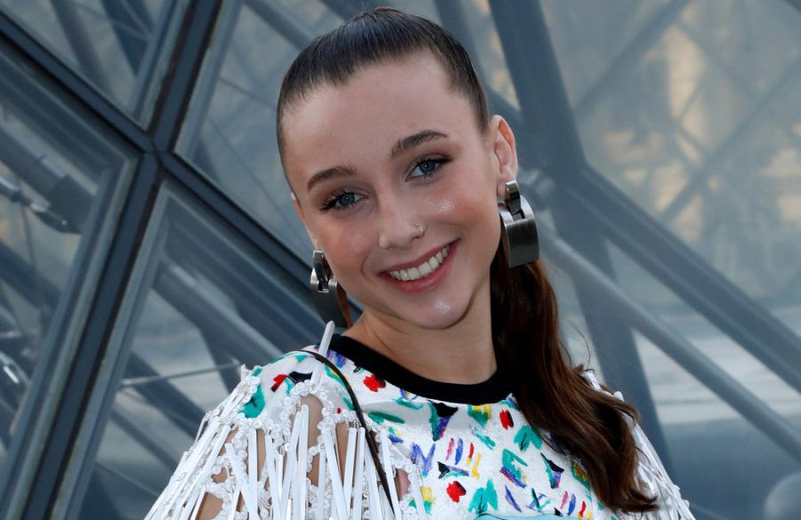 Emma Chamberlain - March 2019 - Louis Vuitton show - Paris Fashion Week - Getty BangShowbiz