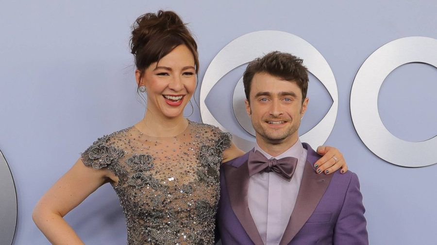 Seltener Auftritt: Erin Darke und Daniel Radcliffe strahlen am 16. Juni für die Fotografen im Lincoln Center in New York City. (ae/spot)