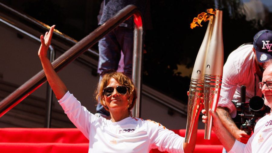 Halle Berry wurde in Cannes zur Olympischen Fackelträgerin. (stk/spot)