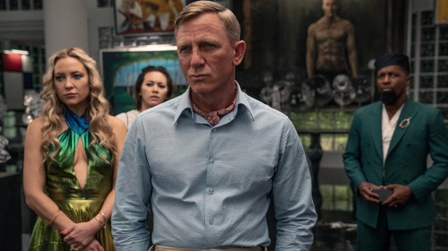 Daniel Craig (Szene aus "Knives Out 2") wartet auf Neuzugänge. (smi/spot)