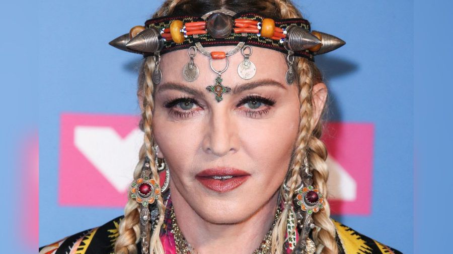 Madonna nimmt nun endlich ihren Film in Angriff. (smi/spot)