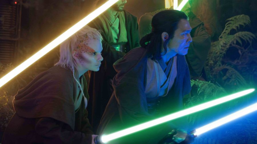 Zwei Jedi in "The Acolyte": "Logan"-Star Dafne Keen (l.) als Padawan Jecki und "Squid Game"-Hauptdarsteller Lee Jung-jae als Jedi-Meister Sol. (lau/spot)
