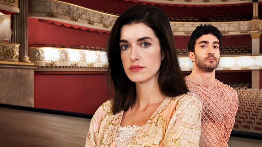 Die Miniserie "For the Drama" mit Marie Nasemann (Rolle: Rosa) und Eidin Jalali (Rolle: Gabriel) startet in der ARD-Mediathek. (ili/spot)