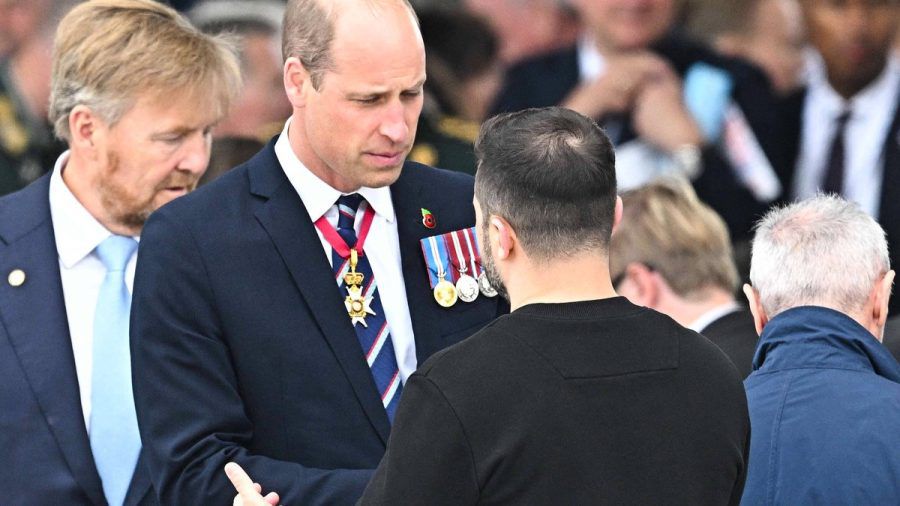 Prinz William schüttelte Wolodymyr Selenskyj bei der offiziellen internationalen Zeremonie zum 80. Jahrestag des D-Day am Omaha Beach herzlich die Hand. (lau/spot)