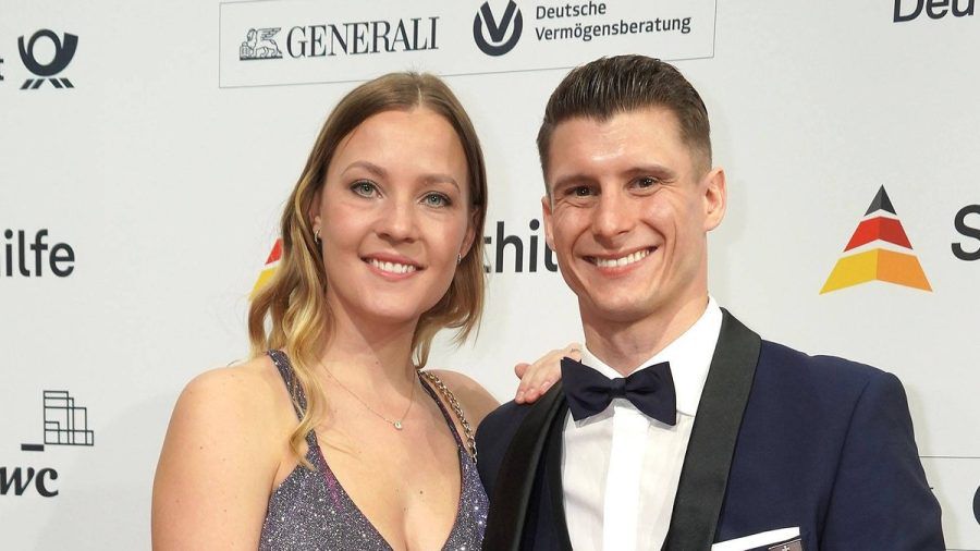 Werden erstmals Eltern: Lukas Dauser und seine Ehefrau Viktoria beim Ball des Sports im Februar 2024. (ncz/spot)