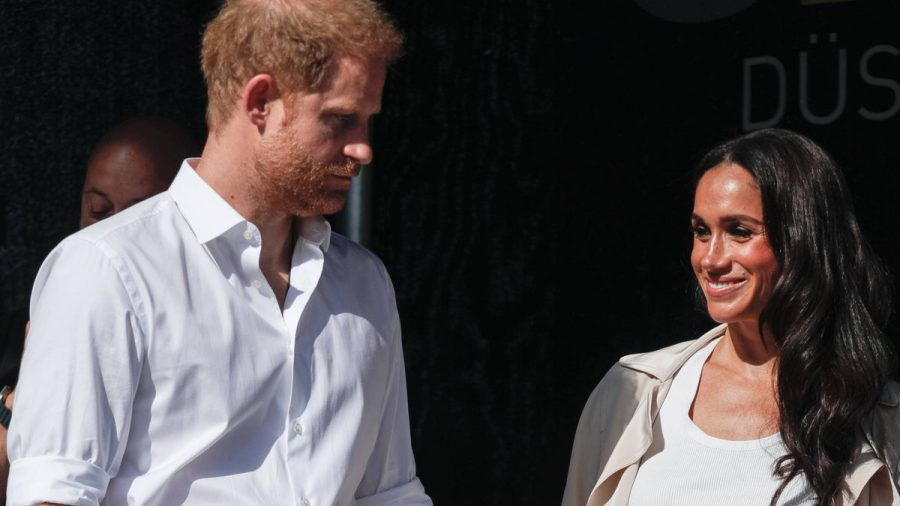 Aus Sorge um Herzogin Meghan kann Prinz Harry eigener Aussage nach nicht mit ihr nach Großbritannien reisen. (stk/spot)