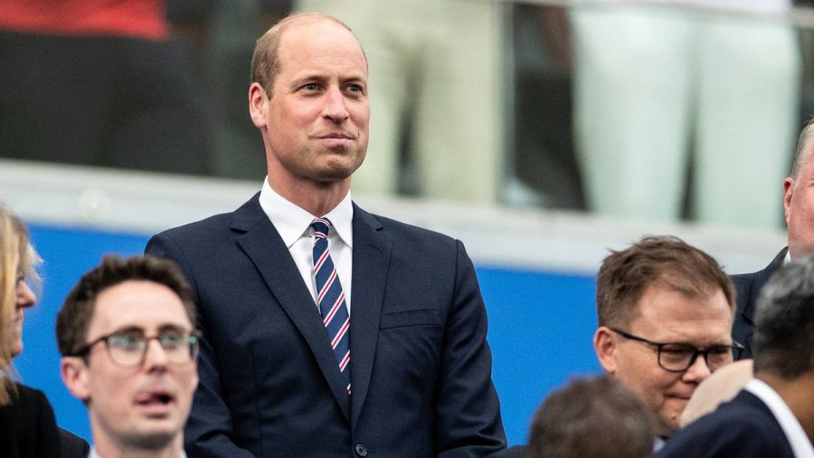 Prinz William, hier bei der Vorrundenpartie Dänemark gegen England, wird auch das Finale der Fußball-Europameisterschaft in Berlin besuchen. (lau/spot)