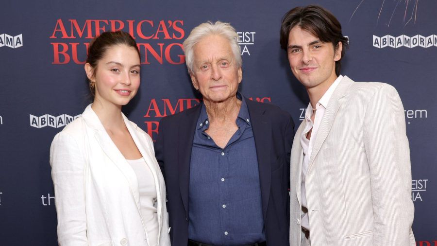 Mit Catherine Zeta-Jones hat Michael Douglas zwei Kinder: Dylan und Carys. (paf/spot)