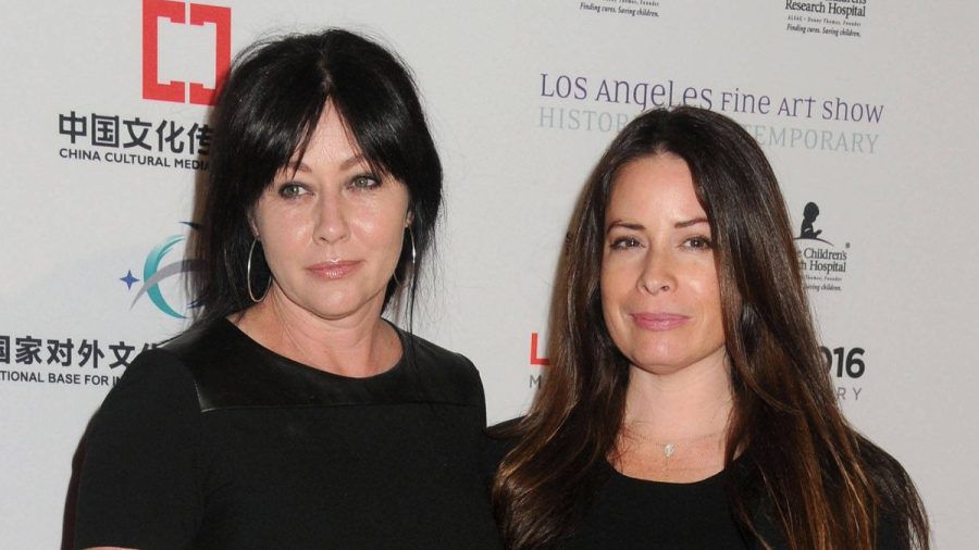 Shannen Doherty (l.) mit Holly Marie Combs auf einem Event in Los Angeles im Jahr 2016. (wue/spot)