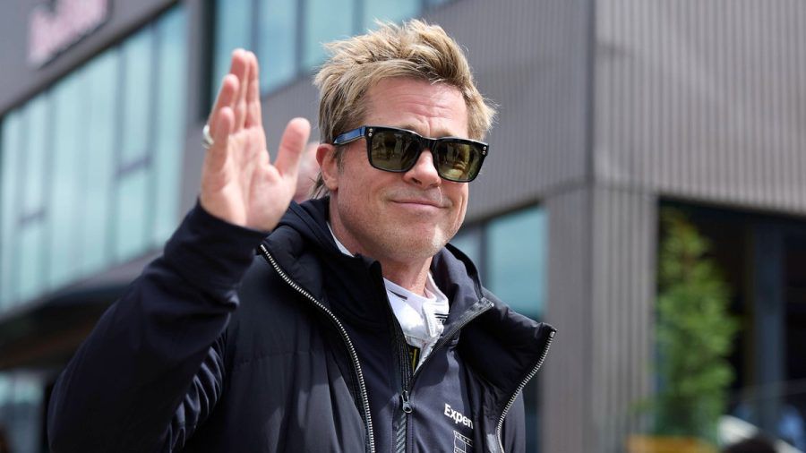 Brad Pitt hat sich in Silverstone gezeigt. (jom/spot)