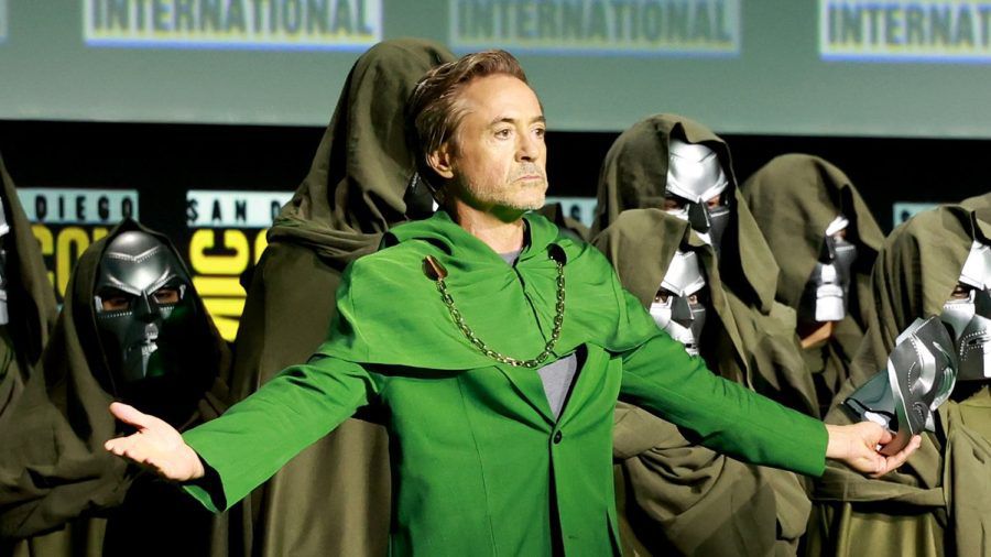 Robert Downey Jr. entlarvt sich als Doctor Doom. (smi/spot)