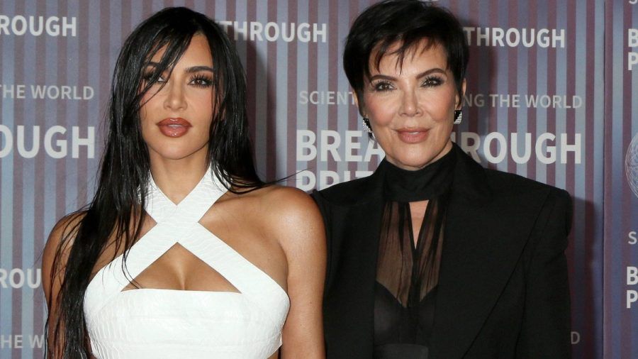 Kris Jenner (re.) vor wenigen Wochen mit ihrer Tochter Kim Kardashian. (rho/spot)