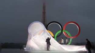 In Paris findet die Eröffnungsfeier von Olympischen Spielen erstmals nicht in einem Olympiastadion statt. (elm/spot)