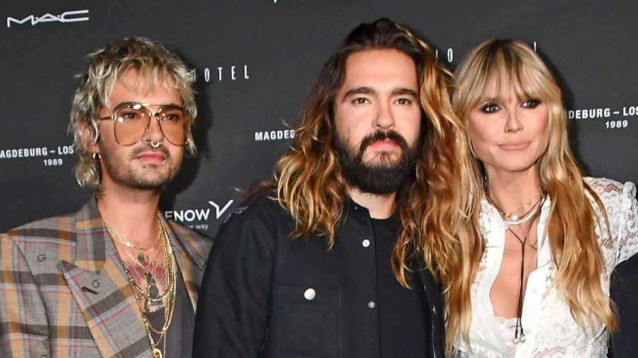 Bill Kaulitz (l.) beschenkte sich und seinen Bruder Tom zum 50. Geburtstag von Heidi Klum gleich mit. (eyn/spot)