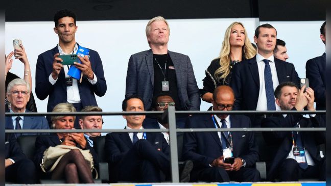 Oliver Kahn verfolgte das EM-Finale gemeinsam mit Ehefrau Svenja. (ncz/spot)