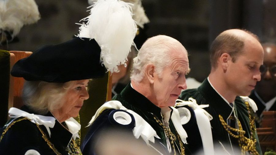 Königin Camilla, König Charles und Thronfolger Prinz William am Mittwoch in Edinburgh. (dr/spot)