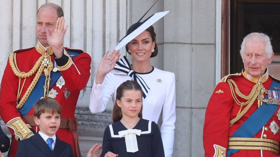 Erster öffentlicher Auftritt nach der krankheitsbedingten Auszeit: Prinzessin Kate mit ihrer Familie im Juni bei Trooping the Colour. (ili/spot)