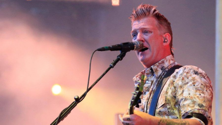 Sänger Josh Homme hat mit nicht näher beschriebenen gesundheitlichen Problemen zu kämpfen. (stk/spot)