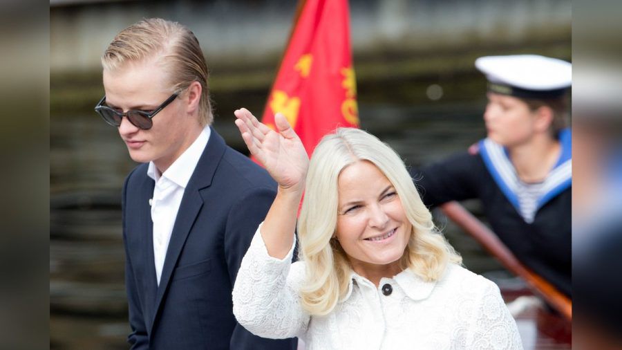 Marius Borg Høiby mit seiner Mutter Kronprinzessin Mette-Marit. (dr/spot)