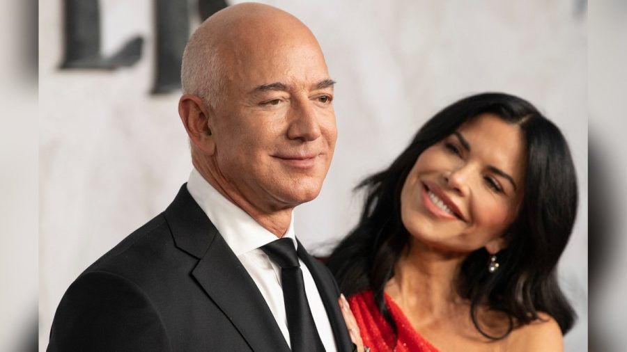 Jeff Bezos und seine Verlobte Lauren Sanchez urlauben derzeit auf einer Jacht. (the/spot)