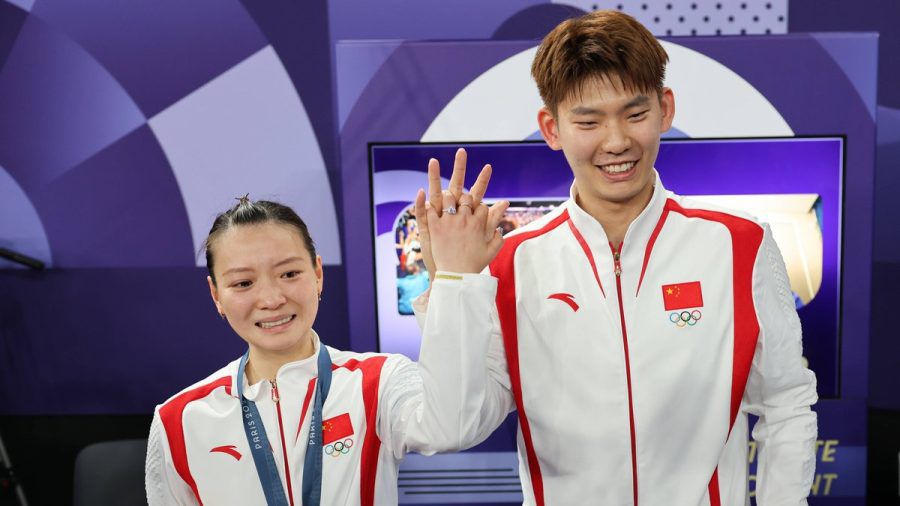 Sie sorgten für einen besonders romantischen Moment bei den Olympischen Spielen in der Stadt der Liebe: Erst gewann die chinesische Badmintonspielerin Huang Ya Qiong die Goldmedaille, dann machte ihr ihr Freund Liu Yuchen einen Antrag. (ae/spot)