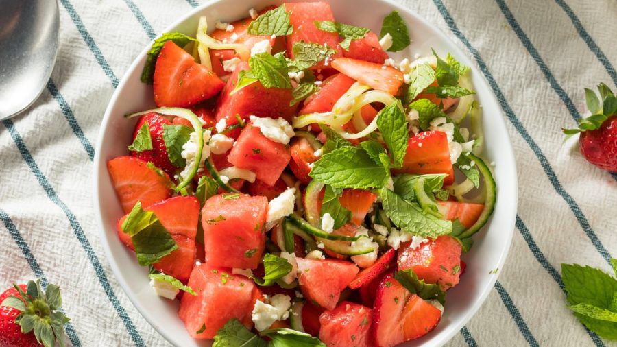 Wassermelonensalat ist ein Klassiker der griechischen Küche. (ncz/spot)