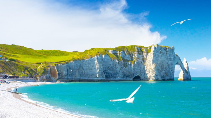 Unter anderem in der französischen Normandie dürfen sich Urlauber im August auf traumhafte Bedingungen freuen. (elm/spot)