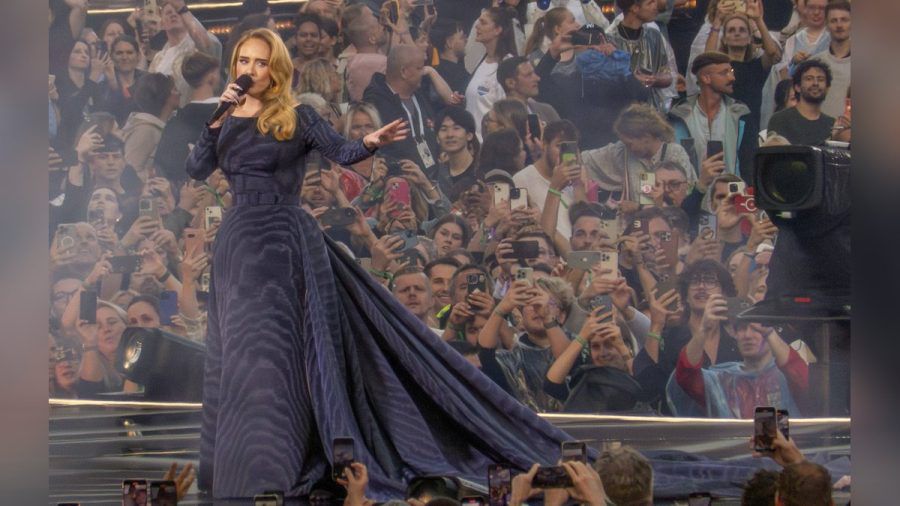 Adele zieht mit ihren Konzerten in der bayerischen Landeshauptstadt mehrere zehntausend Konzertbesucher an. (paf/spot)